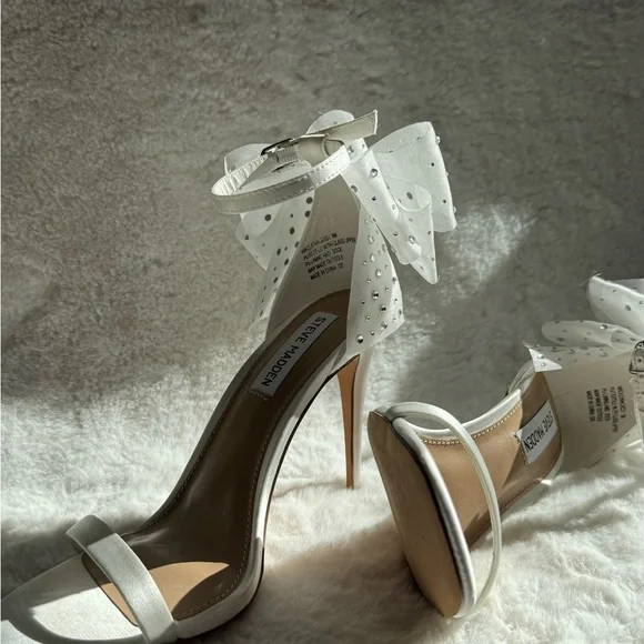 Steve Madden White Satin Bow Rhinestone Ankle Strap Heels Bridal Wedding Shoes 8 - Picture 1 of 4